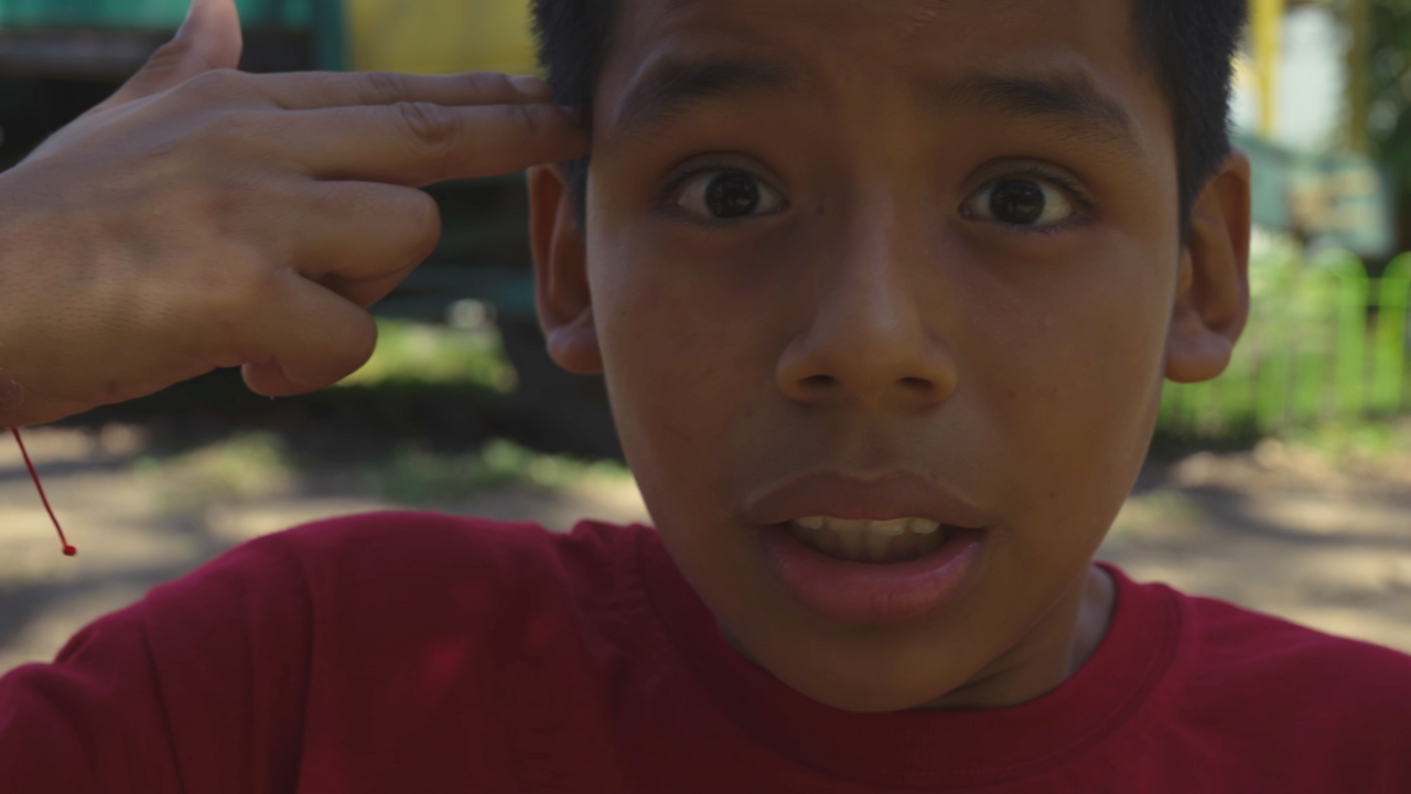 Miniatura del video "Leonardo" de Ozcar Horna